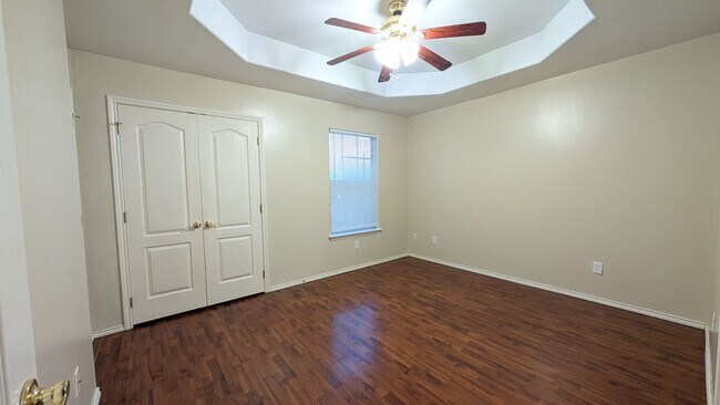 Building Photo - 301 E New Hampshire St