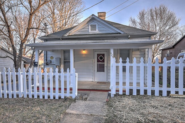 Building Photo - 2 Bedroom 1 bath Johnson City TN