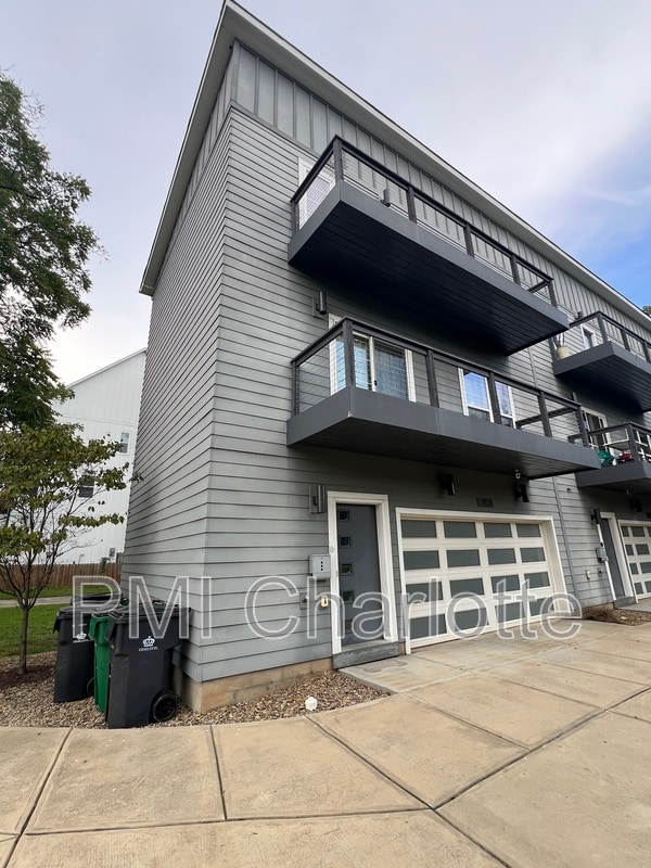 Primary Photo - 1106 N Alexander St