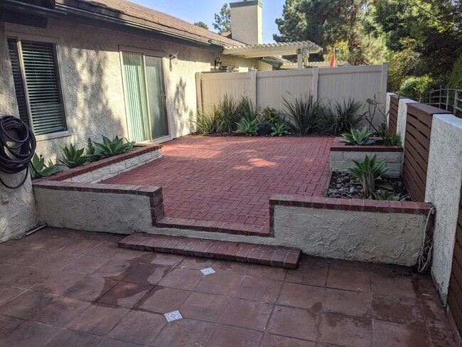 Building Photo - 806 Cardamom Ct