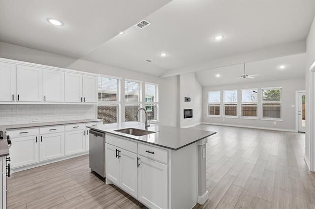 Building Photo - 2320 Spring Side Dr