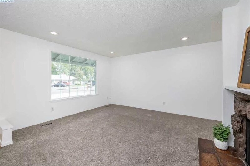 Building Photo - 3720 W Leola St