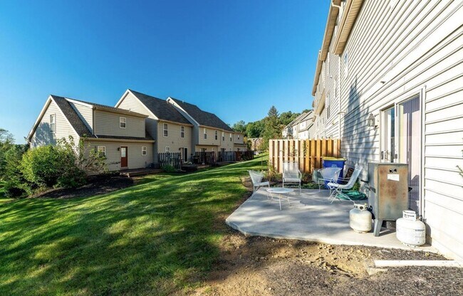 Building Photo - 2BR/2.5BA End Unit Condo | Central York SD | Open Layout | Parking + Patio | Spacious Living!