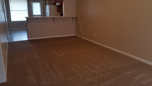 Building Photo - The right side unit of this duplex offers a comfortable and functional layout ideal for small fam...