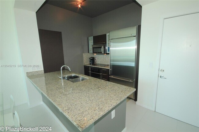 Building Photo - 950 Brickell Bay Dr