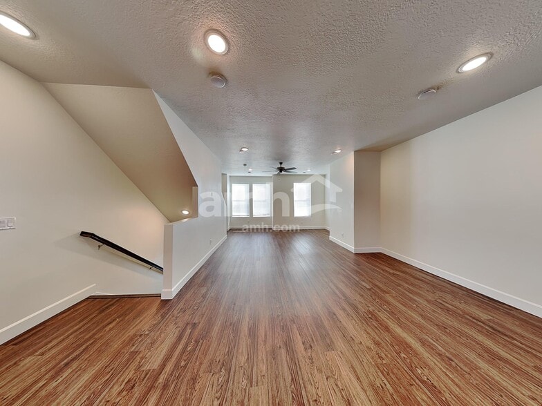 Building Photo - 6018 W South Jordan Pky