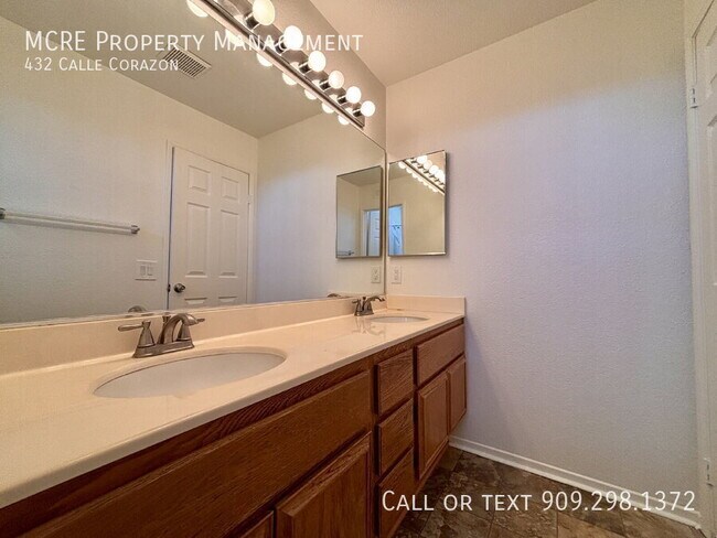 Building Photo - 432 Calle Corazon