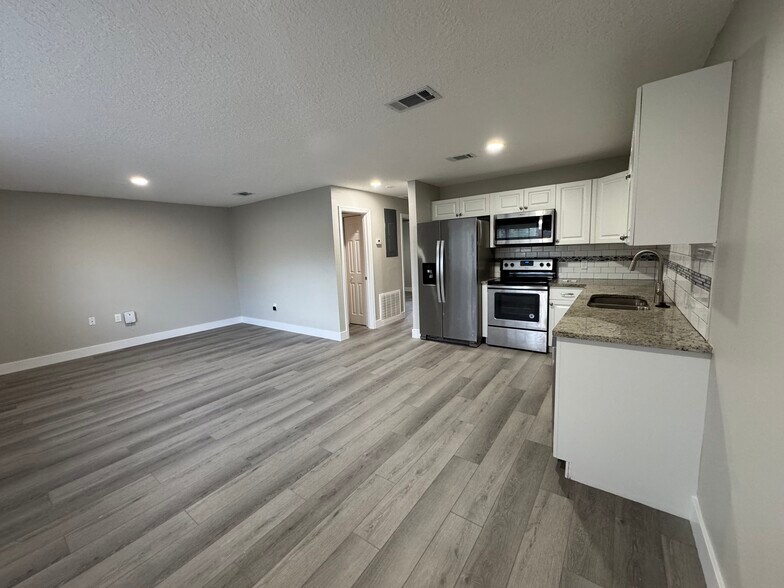 Building Photo - 555 Cadillac Blvd