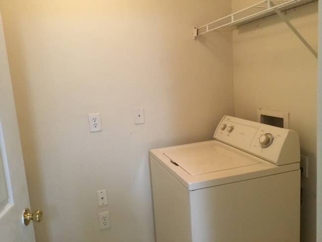 Building Photo - Equestrain Park 2 bedroom + 2 bathroom condo