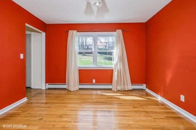 Building Photo - 126 Linden Ln