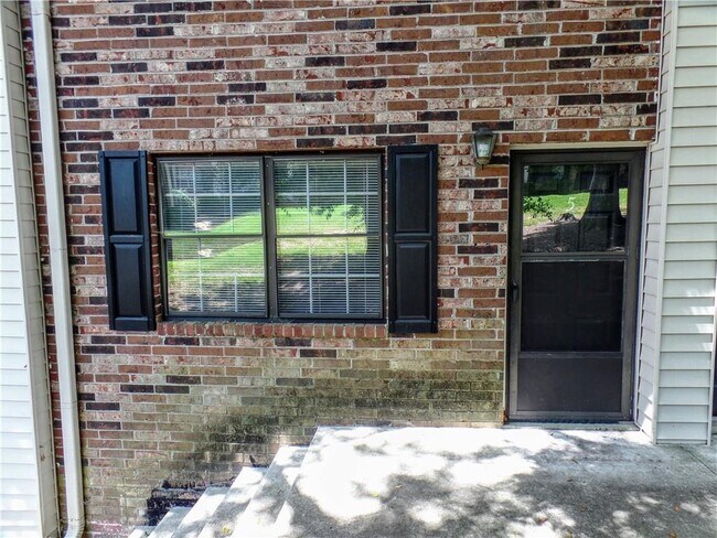 Building Photo - 1235 Riverside Dr
