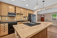 Building Photo - Beautiful Cherry Creek Condo