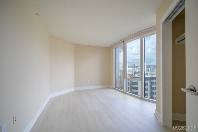 Building Photo - Luxury 3 Bed 2 Bath in the Allure