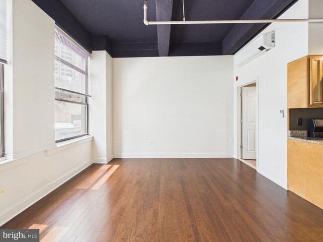 Building Photo - 1600 Chestnut St