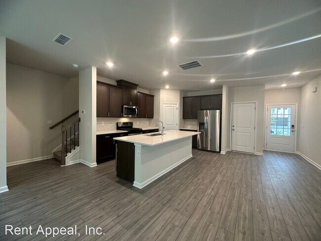 Building Photo - 3 br, 2.5 bath House - 270 Timberland Avenue