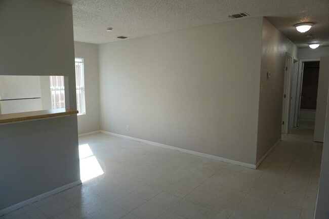 Building Photo - 516 J St