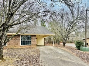 Building Photo - Conifer Ring #1 A&amp;B