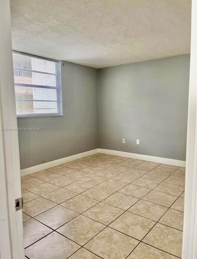 Building Photo - 10090 NW 80th Ct