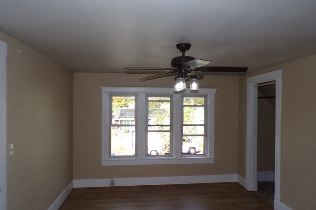 Building Photo - 4912 SE 99th Ave