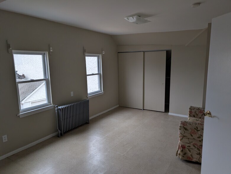 Building Photo - 136 Duffy Ave