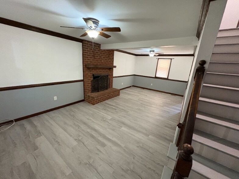 Building Photo - 14820 Whitley St