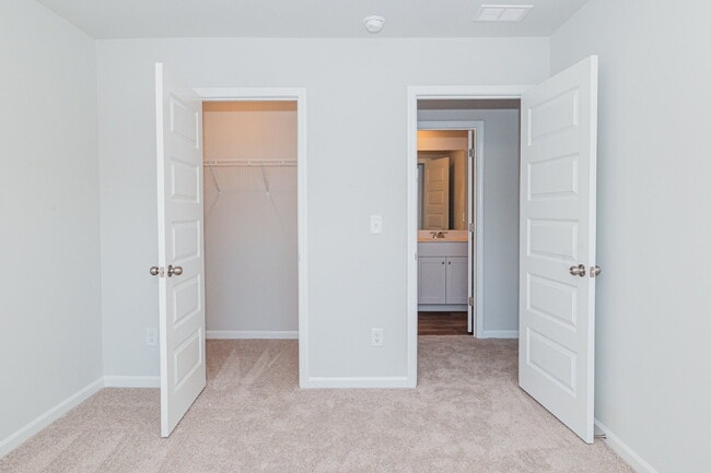Building Photo - Brand-new 3 bedroom, 2.5 Bath Townhome with pond view