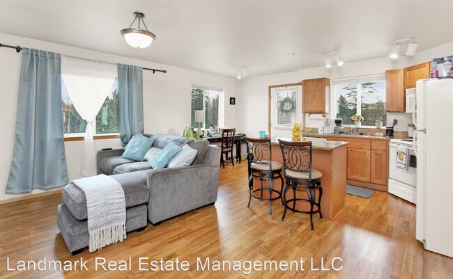 Building Photo - 611-631 Paloma Ln