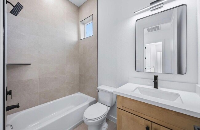 Building Photo - 3923 Aledo St