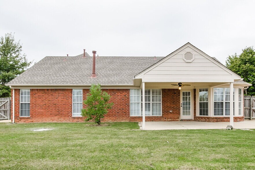 Building Photo - 2717 Baird Dr