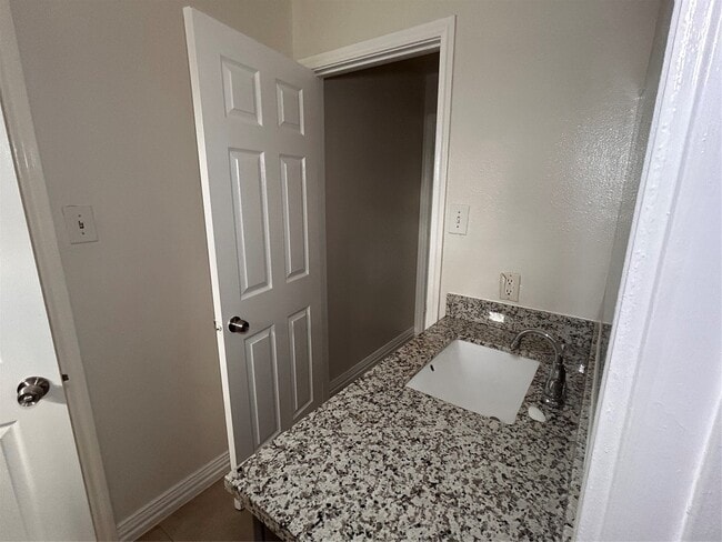 Building Photo - 6839 Larkstone St