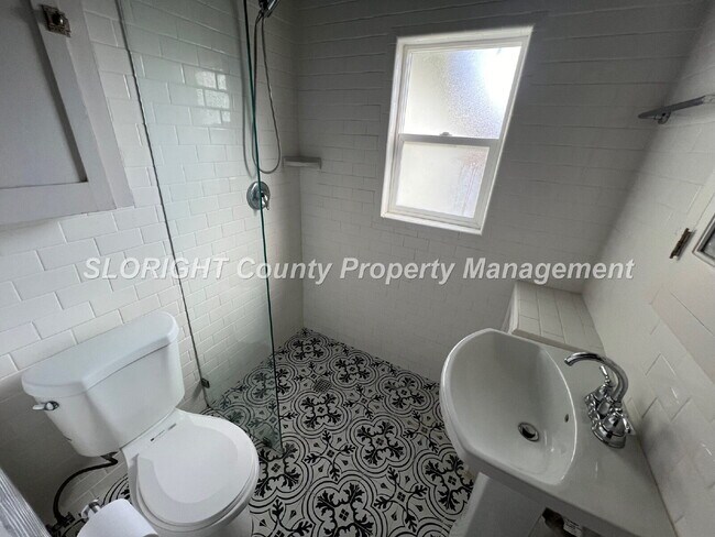 Building Photo - AVAILABLE APRIL- Charming 1 Bedroom/ 1 Bath