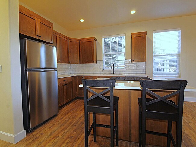 Building Photo - Charming 3-Bedroom Home in NE Bend – Close...