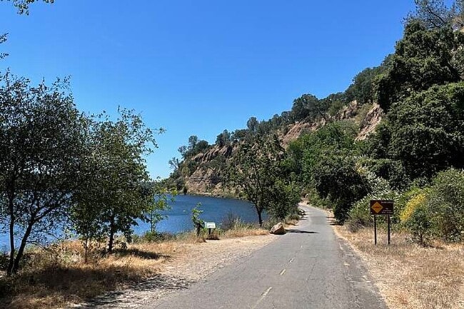 Building Photo - Z8616-8618 LR