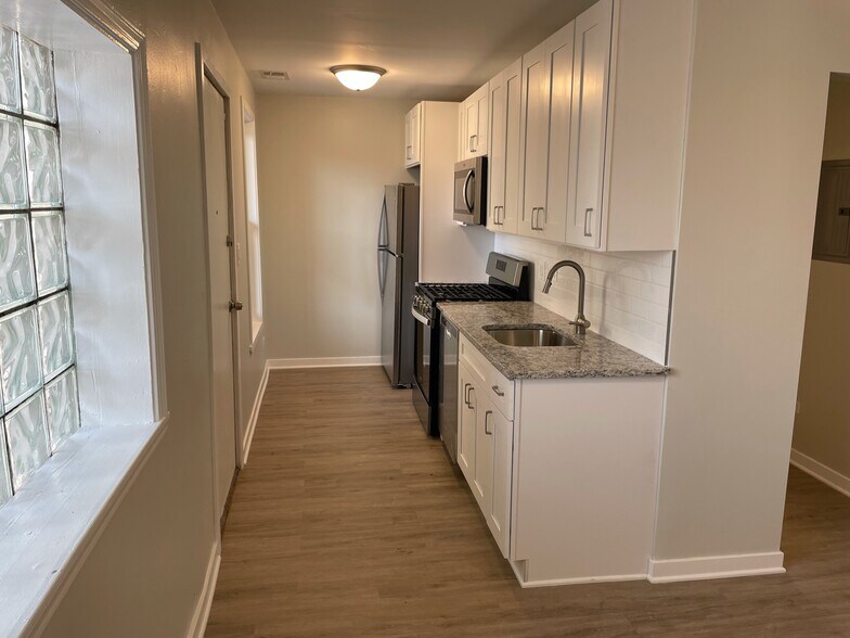 Primary Photo - 2677 N Lincoln Ave