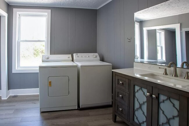 Building Photo - 3581 Robert C Byrd Dr