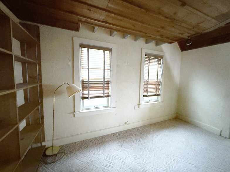 Lower bedroom - 528 E Glover Ave