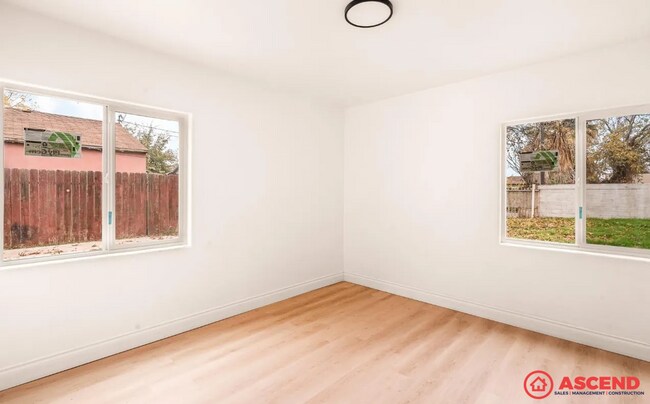 Building Photo - 407 4th St