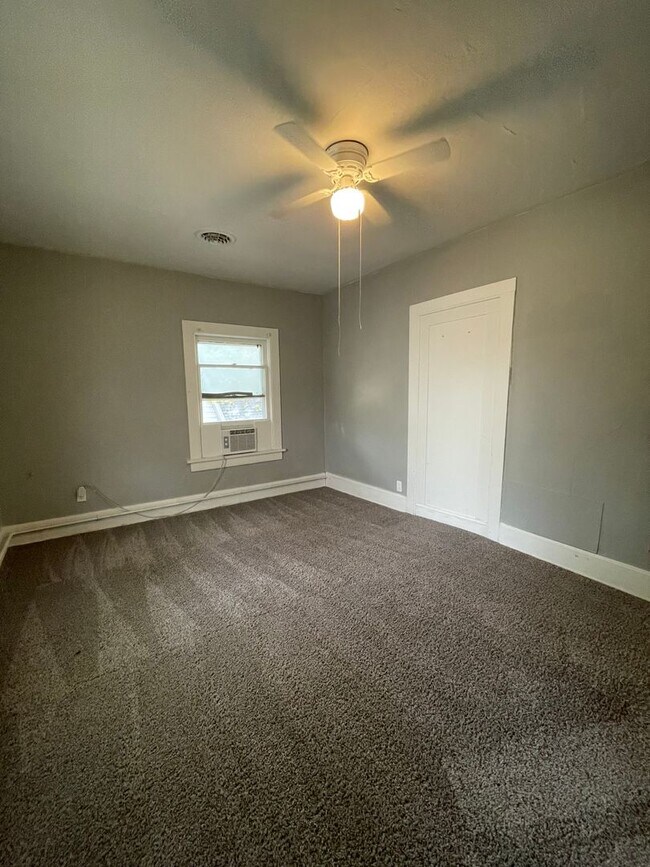 Building Photo - 502 Neosho St