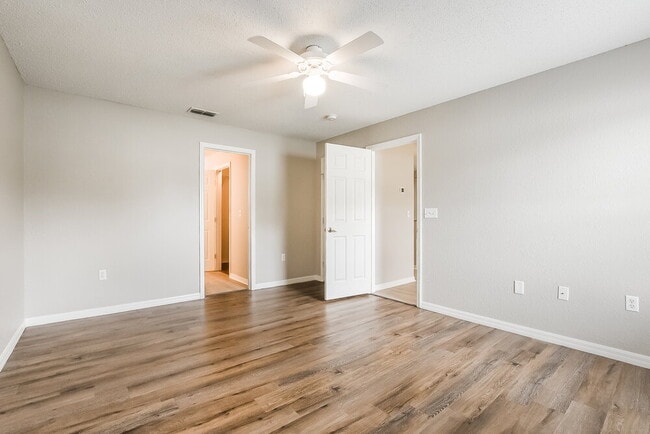 Building Photo - 7134 Summit Dr