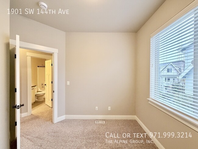 Building Photo - 1901 SW 144th Ave