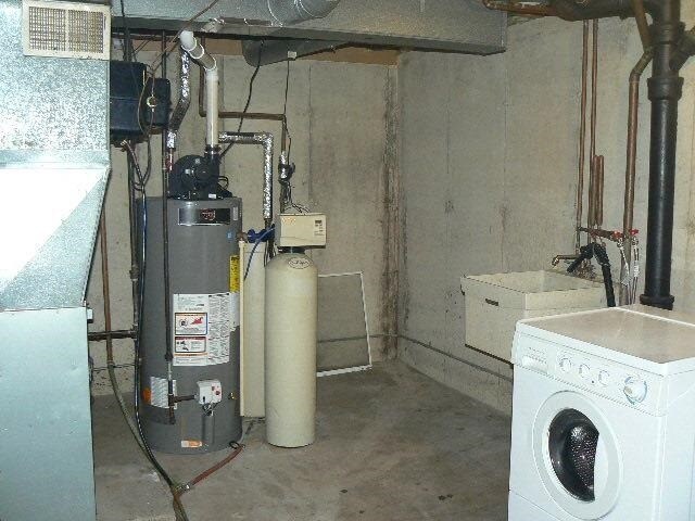 Building Photo - 1805 Spohn Ave