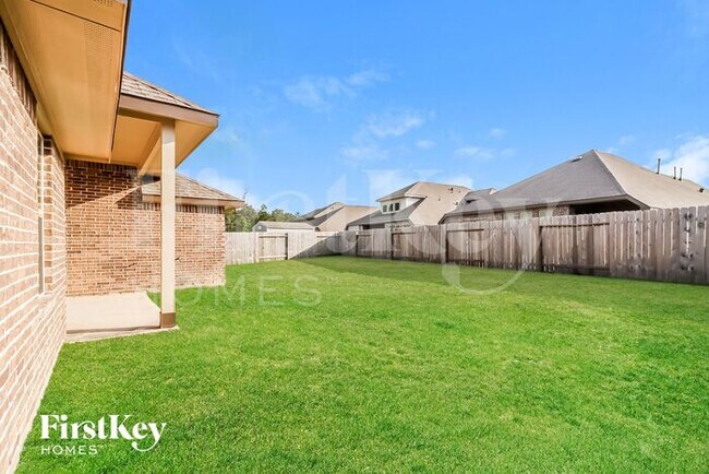 Building Photo - 1648 Breezewood Dr