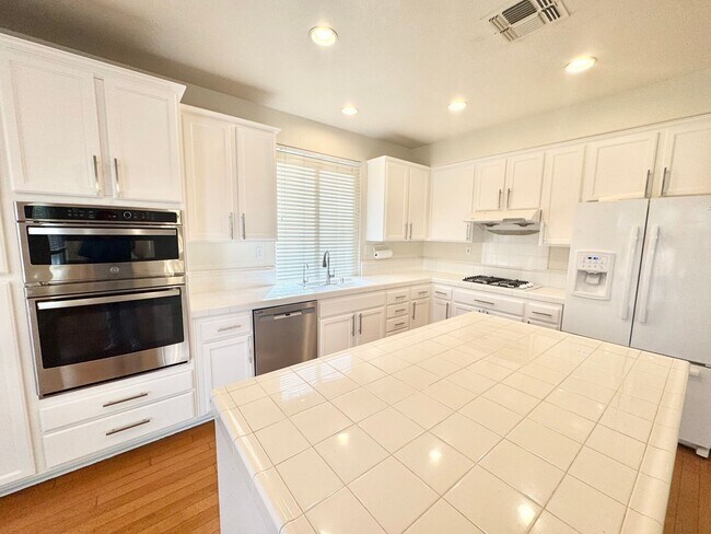 Building Photo - Beautiful 5 bed 3 bath Home in Wildhorse