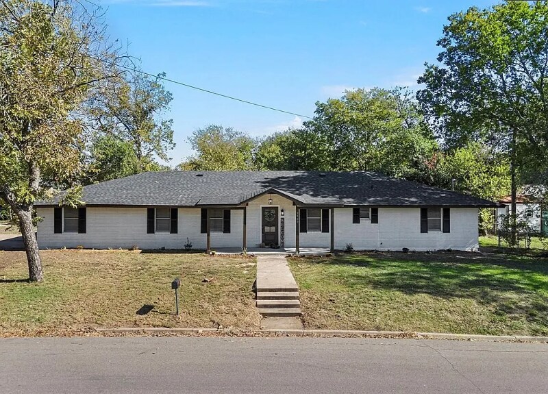 Primary Photo - 3000 Old Robinson Rd