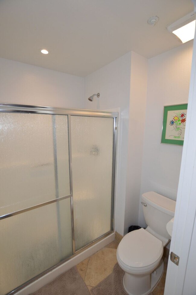 Building Photo - Meridian - Newly Remodeled Luxury Condo Re...