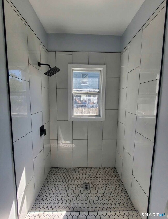 Building Photo - 100 Horace St