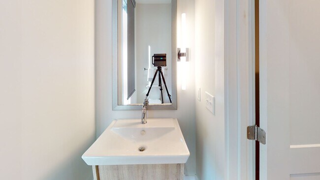 Building Photo - Modern Townhome with Roof Terrace in Dilworth Neighborhood Charlotte NC