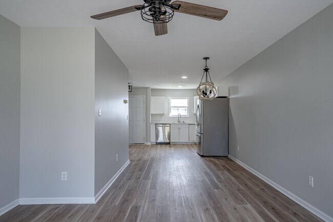 Building Photo - 1312 Farmingdale Dr