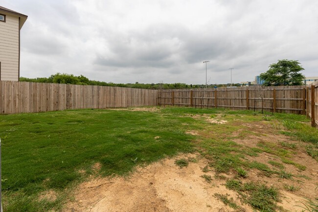 Building Photo - 1855 Overlook Knoll