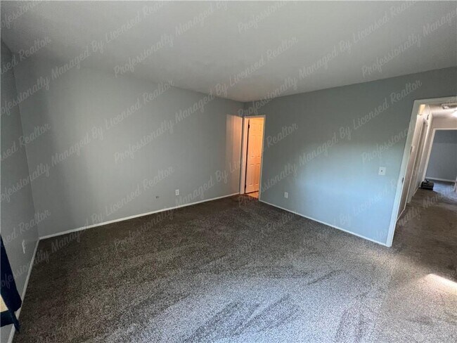 Building Photo - 170 Pinecone Ln